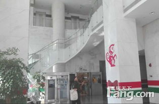 上海實(shí)業(yè)大廈寫字樓出租 徐家匯精裝朝南帶家具，鑰匙房隨時(shí)看房